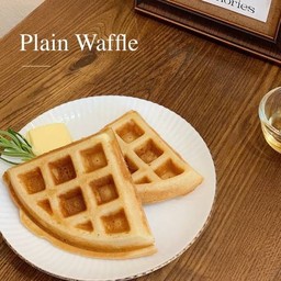 Plain Waffle (free maple syrup)