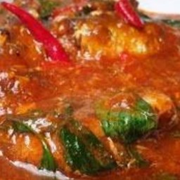 ผัดพริกแกงปลากะป๋องราดข้าว