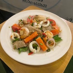 ยำมาม่าหมูทะเล