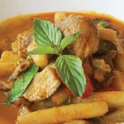 แกงเผ็ดไหลบัวเนื้อนิวซีแลนด์ริบอาย