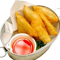 ซาโมซ่ากะเพราไก่