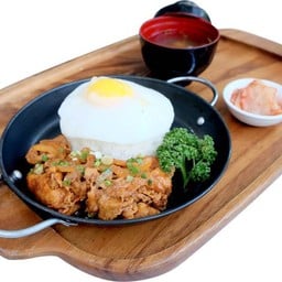 หมูชาบูผัดซอสเกาหลีบูลโกกิ เสิร์ฟคู่ข้าวสวย-ไข่ดาว