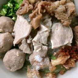 ก๋วยเตี๋ยวเรือแห้งเนื้อ