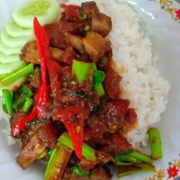 ผัดพริกแกงหมูตุ๋นราดข้าว