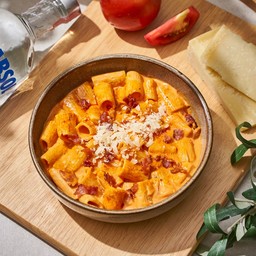 พาสต้า อลาวอดก้า (เส้นริกาโตนี่) รสเผ็ดร้อน