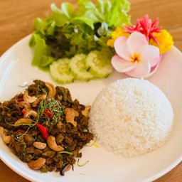 ข้าวราดไตปลาแห้งขาเห็ด Stir Fried Fish Kidney Paste With Rice