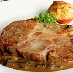 สเต็กหมูสันคอพริกไทยดำ