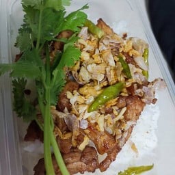 หมูทอด + กระเพรา