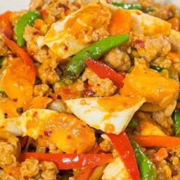 หมูสับผัดไข่เค็ม ราดข้าว