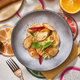 สปาเก็ตตี้ ไส้กรอกไก่ ผัดพริกแห้งเนยกระเทียม