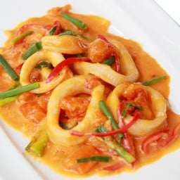 ปลาหมึกผัดไข่เค็ม