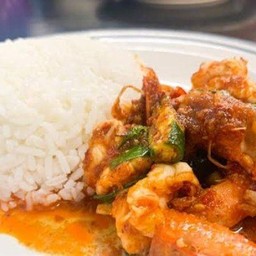 ผัดพริกแกง ใส่กุ้ง ราดข้าว