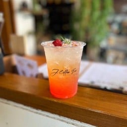 พีชสตรอเบอร์รี่โซดา