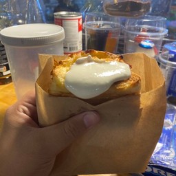 ขนมปังก้อนไส้นมสด