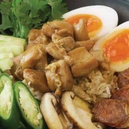 ข้าวราดหน้าไก่โบราณทรงเครื่อง