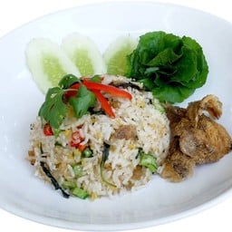 ข้าวผัดปลาสลิดกรอบ
