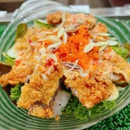 Salmon skin fry salad
