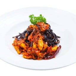 สปาเก็ตตี้เส้นดำผัดซอส Arabiatta ใส่แฮมและเห็ด