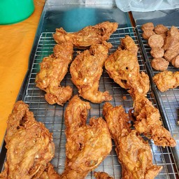 โครงไก่