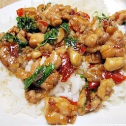 กะเพราไก่ ราดข้าว