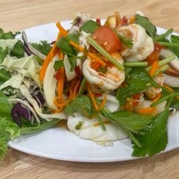 ยำทะเลรวม กุ้งหมึก