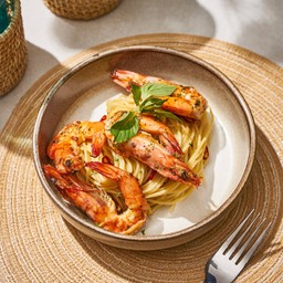 สปาเก็ตตี้ กุ้งสด ผัดพริกแห้งเนยกระเทียม