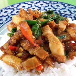 กระเพราหมูกรอบ