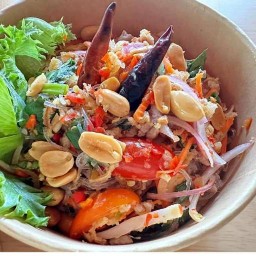 คนละยำ ตำแซ่บ ณ บ้านติดต่อ ต้นตำหรับ