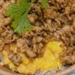 ข้าวไข่ข้นหมูสับผัดกระเทียม