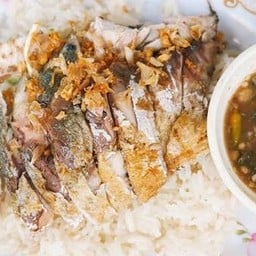 ข้าวมันปลาทูแกะ