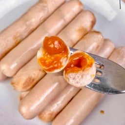 ไส้กรอกแวมไพรสอดไส้ซอสมะเขือเทศ