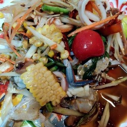 ยำปูม้ากุ้งสด