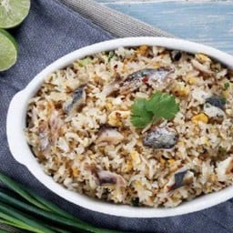 ข้าวผัดไข่ปลาทู(ข้าวแมว)