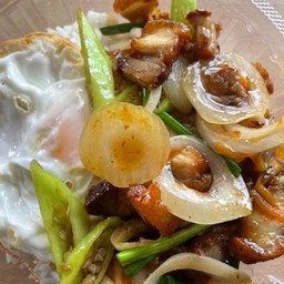 ผัดพริกหยวก หมูกรอบ