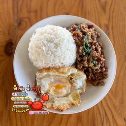 กระเพราหมูสับไข่ดาว