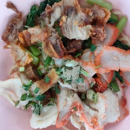 บะหมี่หมูแดง + หมูกรอบ