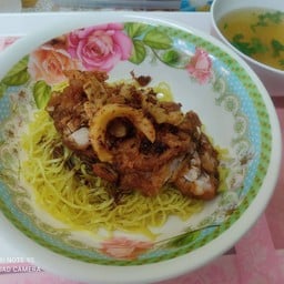 บะหมี่แห้งไก่ทอด