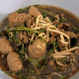 ก๋วยเตี๋ยวเรือ ข้าวปลาแกะ ( พริกจี่ )