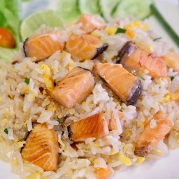 ข้าวผัดแซลม่อน
