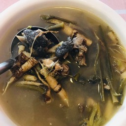 当归炖乌鸡汤 ซุปตังกุยตุ๋นไก่ดำยูนนาน