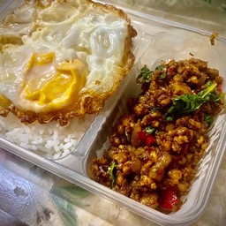 ข้าวกระเพราพริกแห้งกระทะแตก+(หมูสับ)