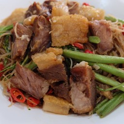 หมี่กะเฉดหมูกรอบ