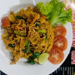 มาม่าผัดไก่