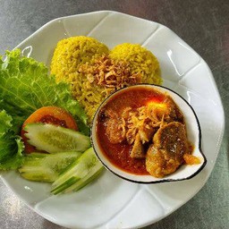 ข้าวหมกราดแกงมัสมั่นเนื้อ