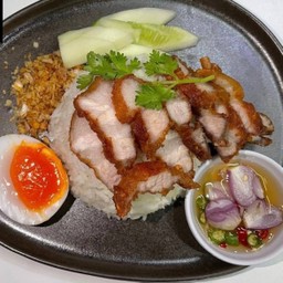 ข้าวหน้าสามชั้นทอด+ไข่เป็ดมะตูม1ฟอง