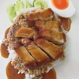 ข้าวหมูกรอบกะไข่