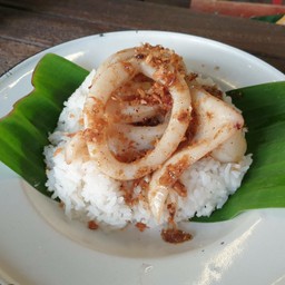 ข้าวราดผัดกระเทียมพริกไทย