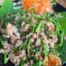 ผัดผักชีลาวหมู