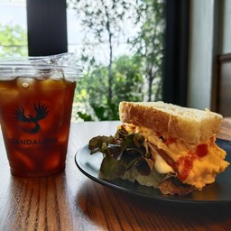 เครื่องดื่ม1แก้ว  ซาวร์โดไข่คนแฮม