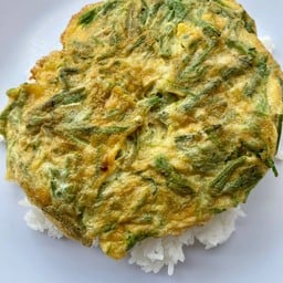 ข้าวไข่เจียวชะอม